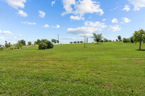 120 Apache PASS, Hutto, TX 78634