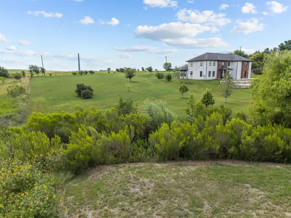 120 Apache PASS, Hutto, TX 78634