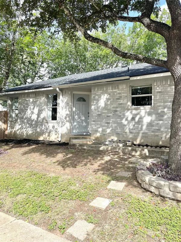 1001 Apple Cross DR, Pflugerville, TX 78660