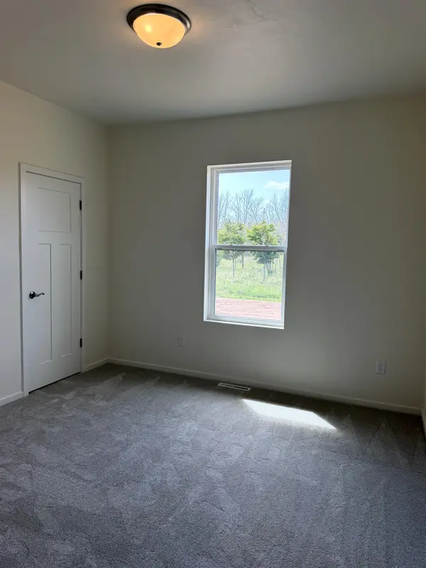 2207 GOLDEN GATE DR, Appleton, WI 54913
