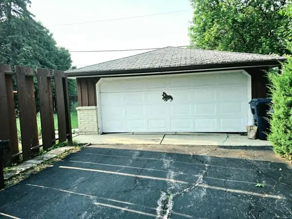 8830 W GREENWOOD TER, Milwaukee, WI 53224-4022