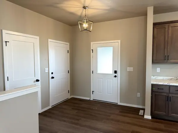 2211 GOLDEN GATE DR, Appleton, WI 54913