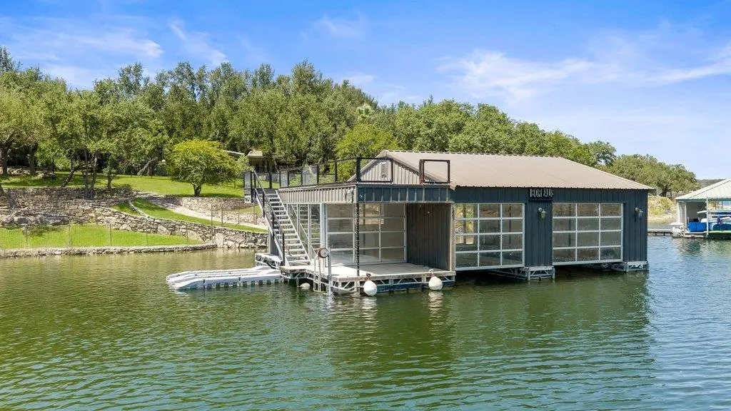 909 Brooks Hollow RD, Lakeway, TX 78734