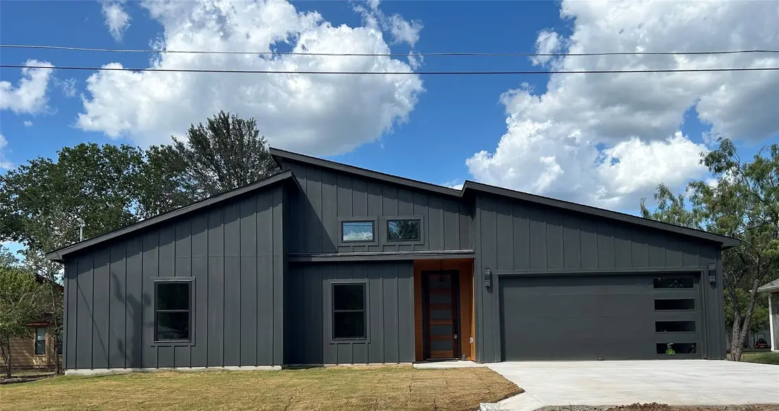 104 Waimanalo LN, Bastrop, TX 78602