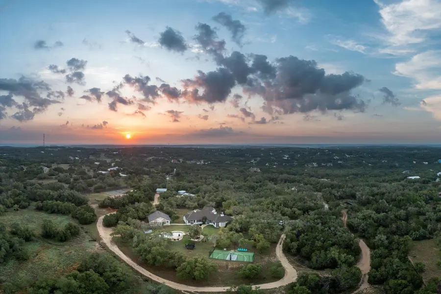 101 Sundance TRL, Dripping Springs, TX 78620