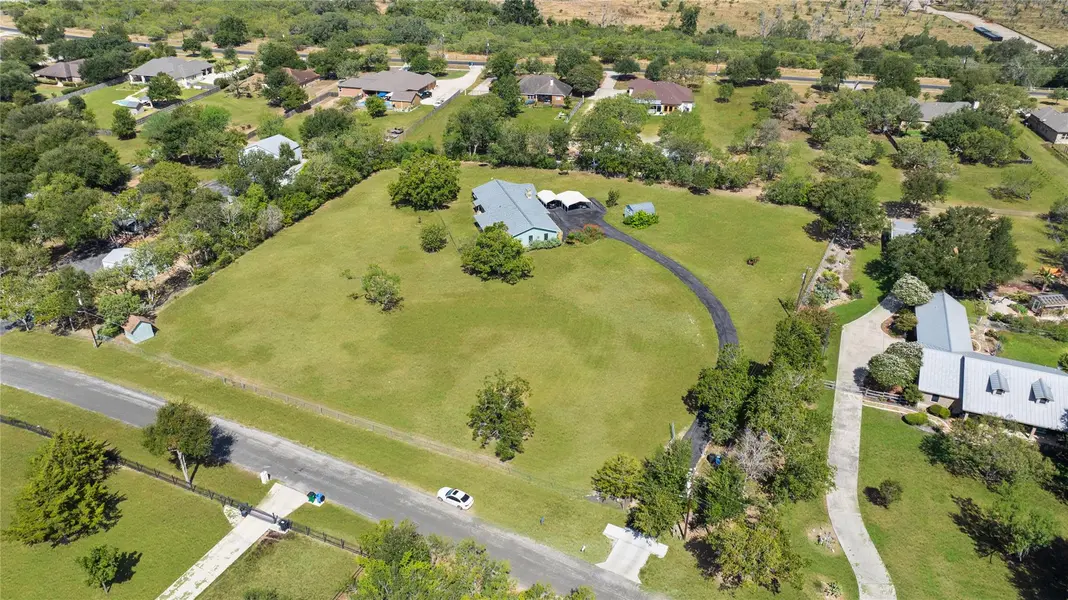 132 Tomahawk TRL, Seguin, TX 78155