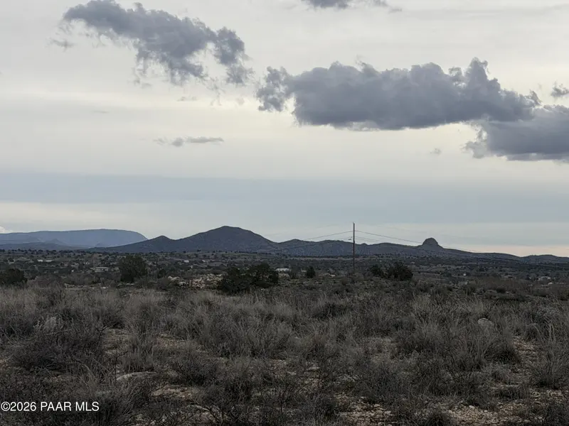 25688 N Lopez DR, Paulden, AZ 86334