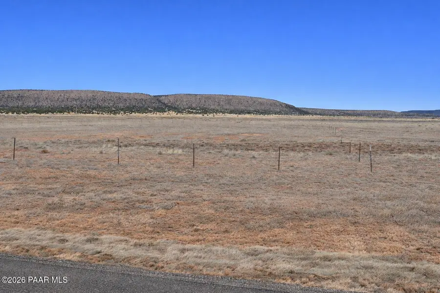 000 Fort Rock RD, Seligman, AZ 86337