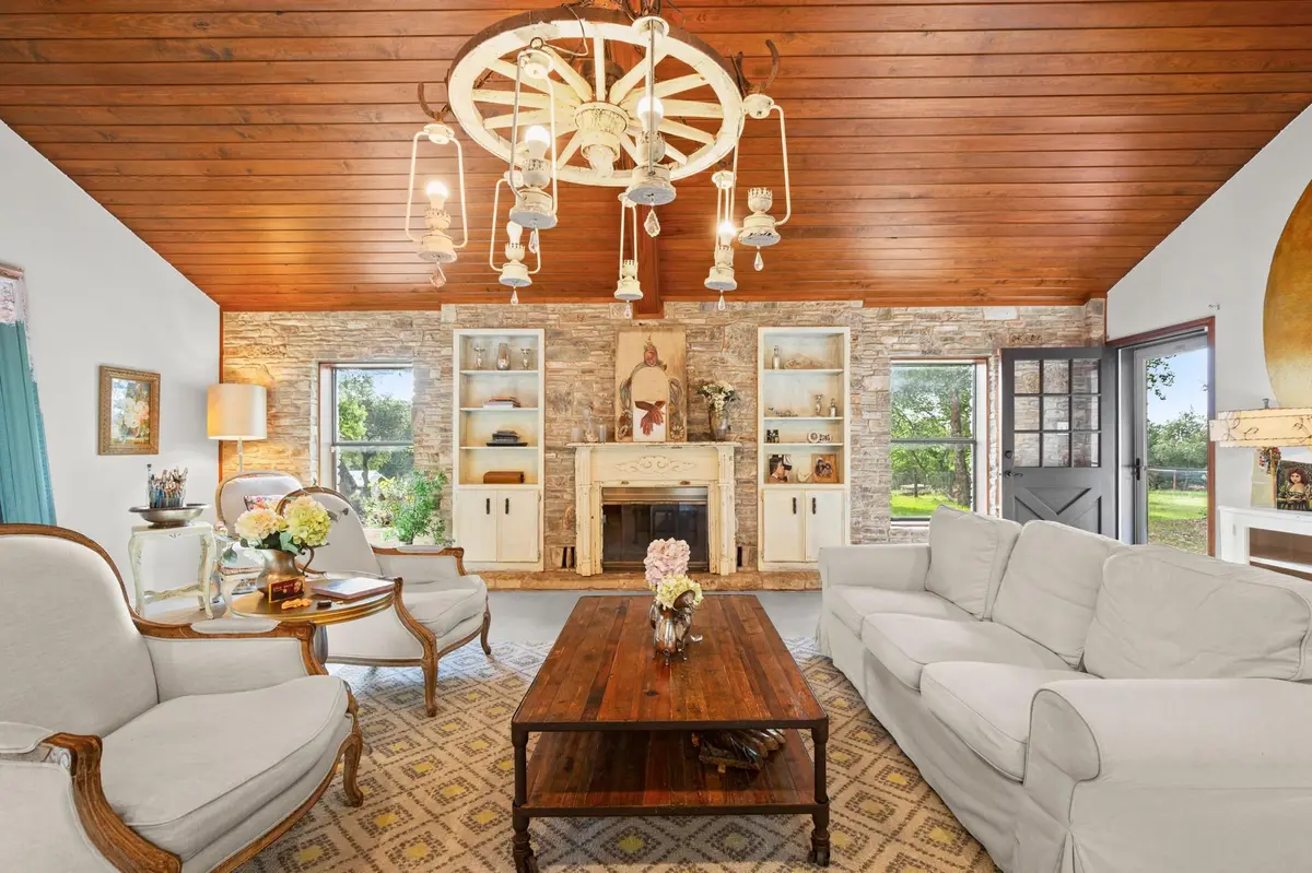 10518 Signal Hill RD, Austin, TX 78737