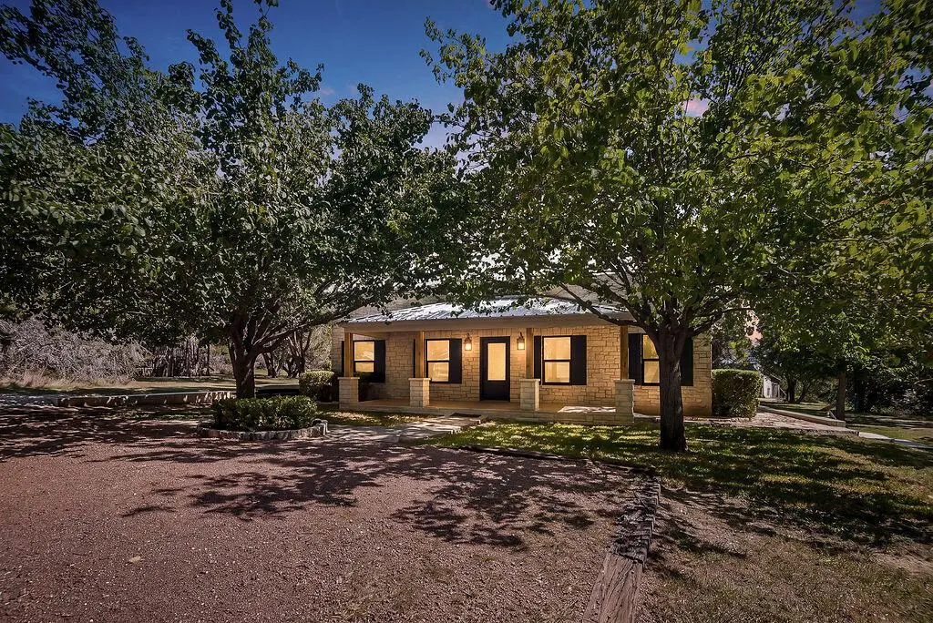 146 Hillside DR, Fredericksburg, TX 78624