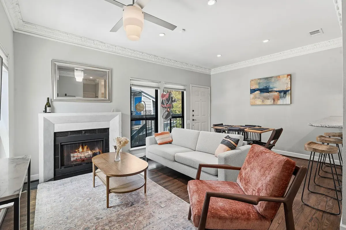 802 S 1st ST #202, Austin, TX 78704