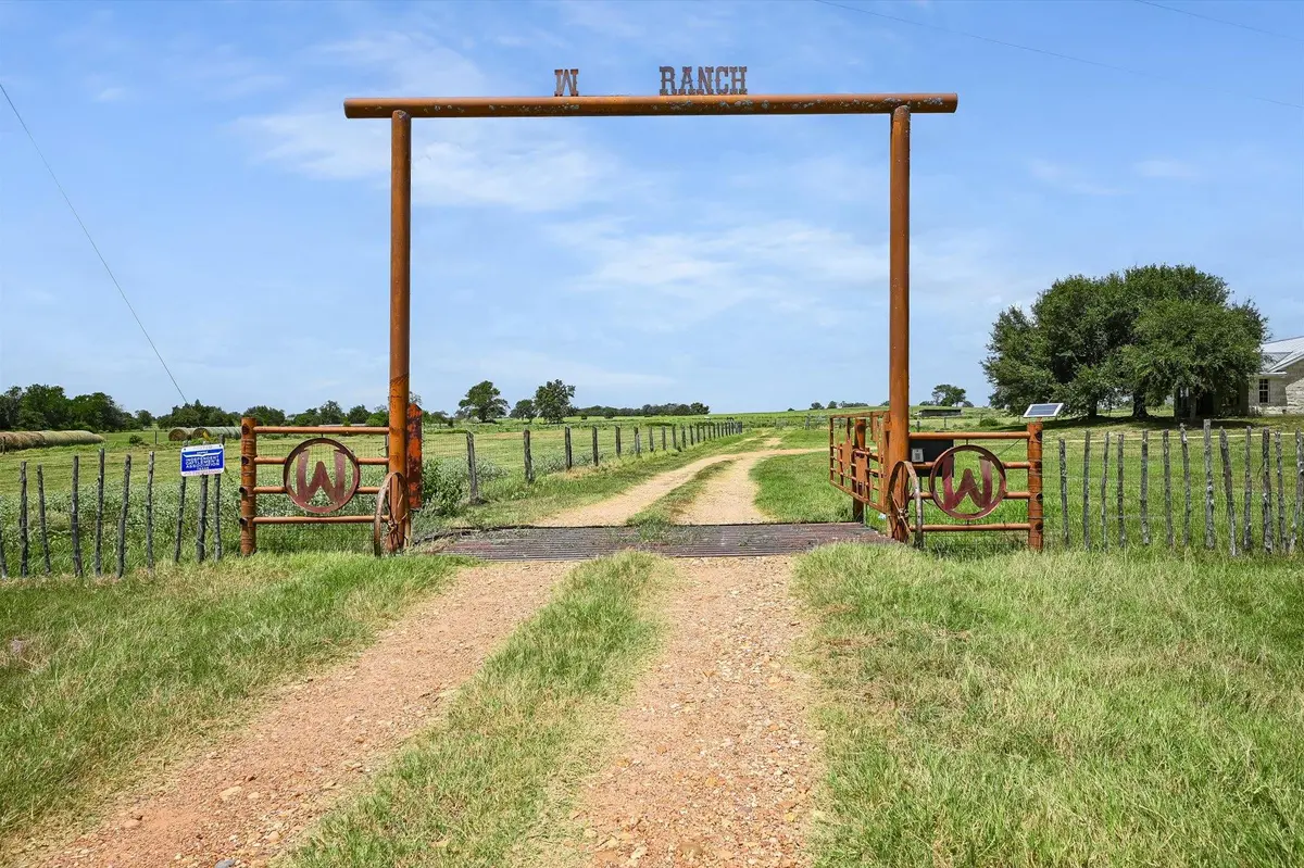 1170 Private Road 3241, Lincoln, TX 78948