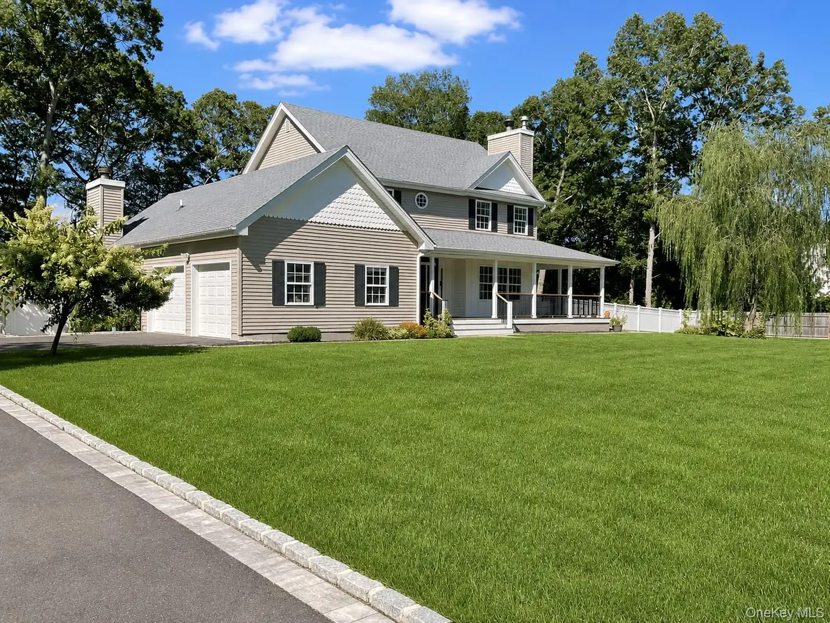 7 Sander CT, Middle Island, NY 11953