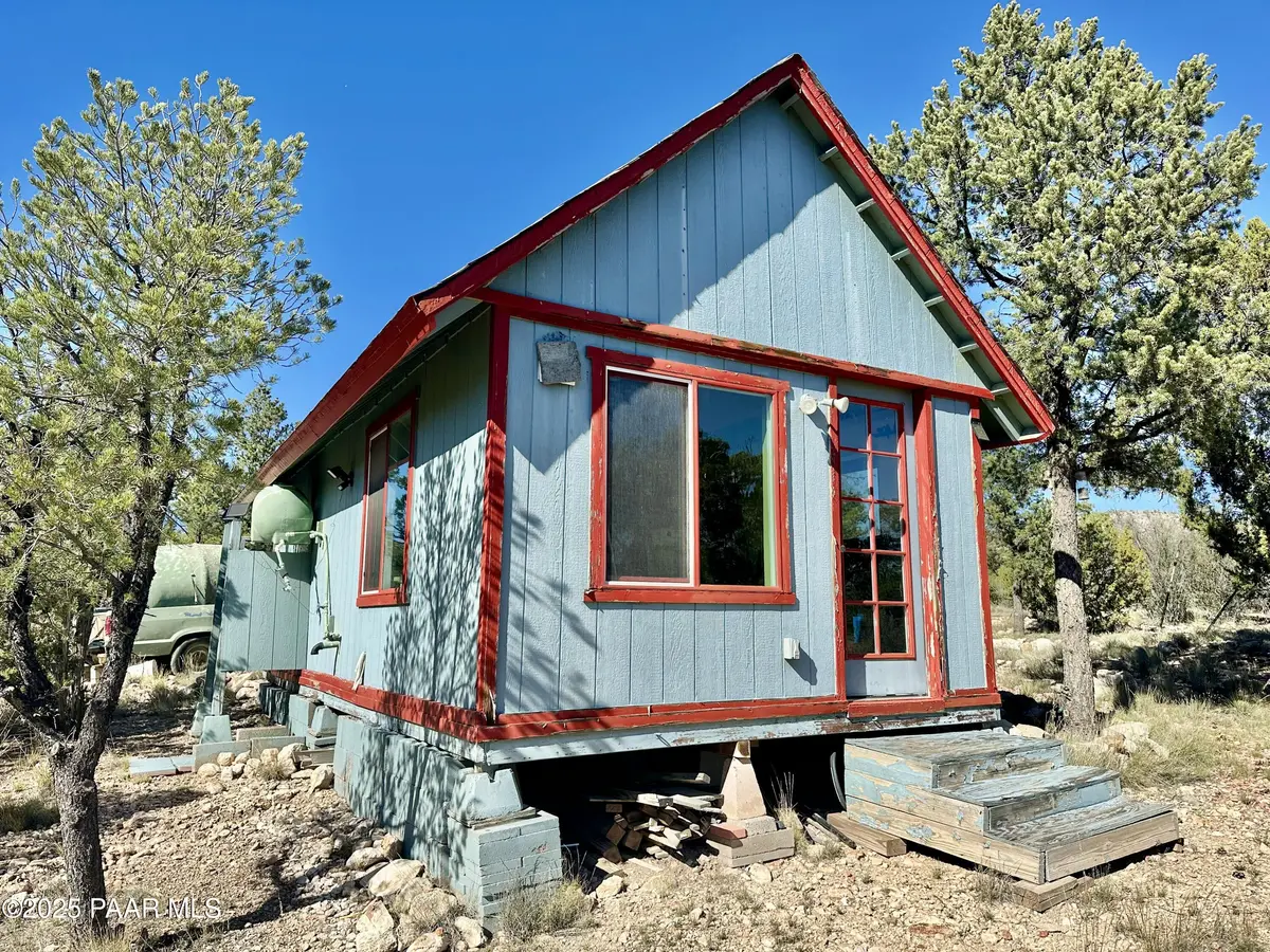 30425 W Conejo RD, Seligman, AZ 86337