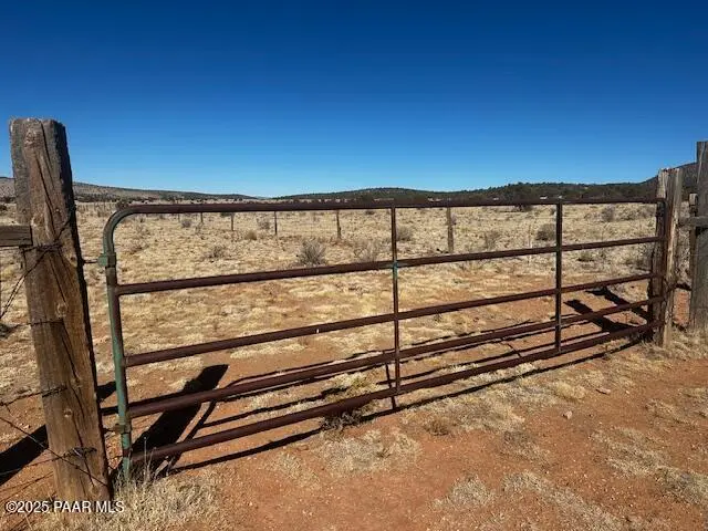 00 SE Double Back DR, Seligman, AZ 86337