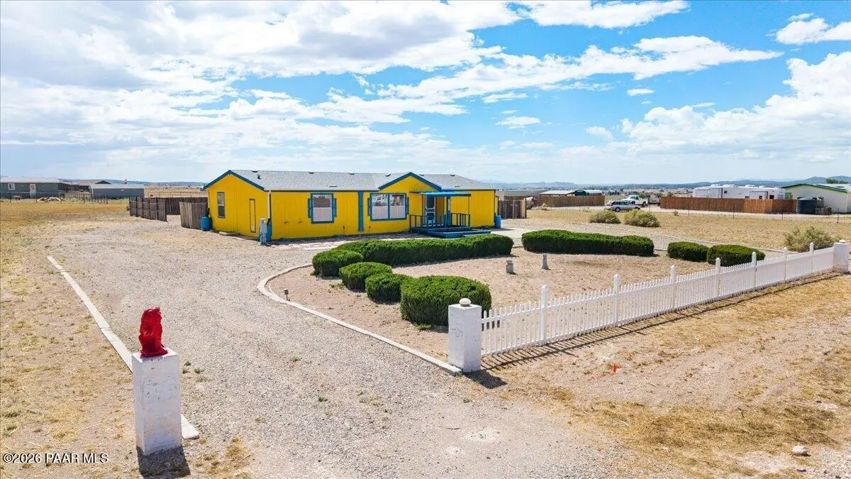 26875 N Kitty Hawk LN, Paulden, AZ 86334