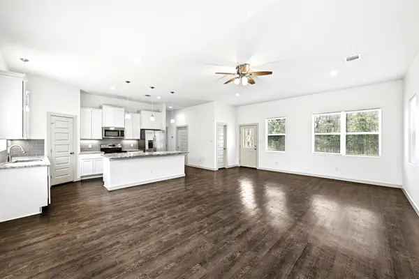 354 Lamaloa LN, Bastrop, TX 78602