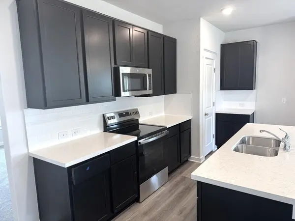 709 Red Wolf DR, Jarrell, TX 76537