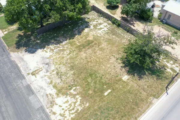 611 N Llano ST, Fredericksburg, TX 78624