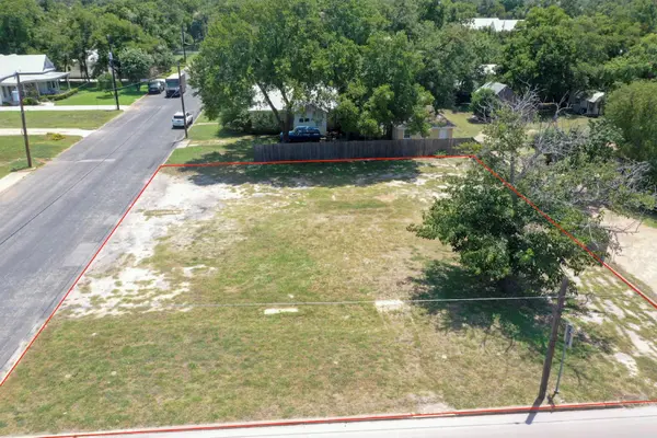 611 N Llano ST, Fredericksburg, TX 78624