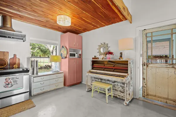 10518 Signal Hill RD, Austin, TX 78737