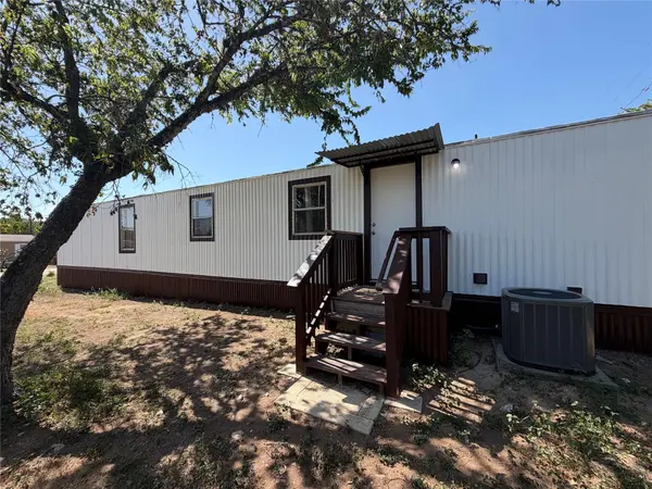 104 Castillo ST, Kyle, TX 78640