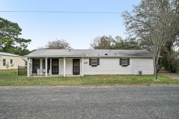 902 Turney ST, Smithville, TX 78957