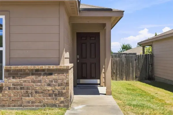 360 Farmer LN, Jarrell, TX 76537