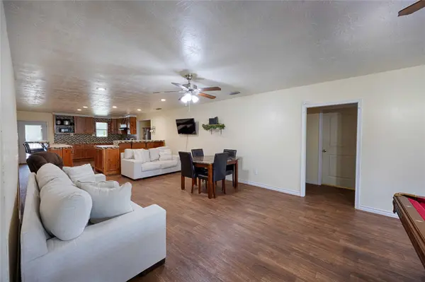 113 Thiele DR, Yoakum, TX 77995