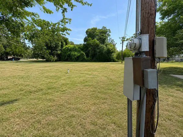 105 Navasota LN, Seguin, TX 78155