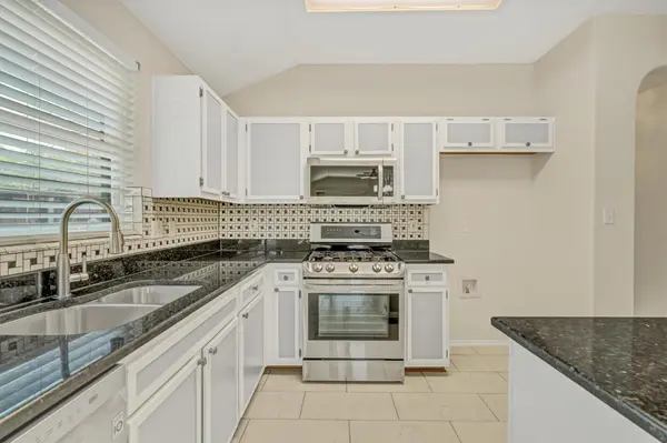 1900 Avante DR, Cedar Park, TX 78613