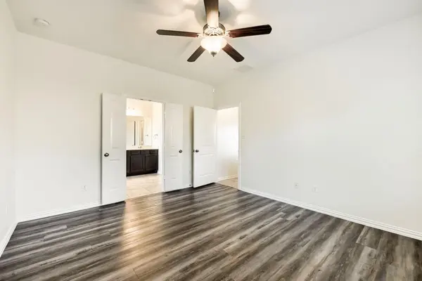 300 Shale CIR, Buda, TX 78610