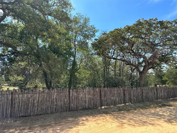 105 Colony Line TRL, Dale, TX 78616