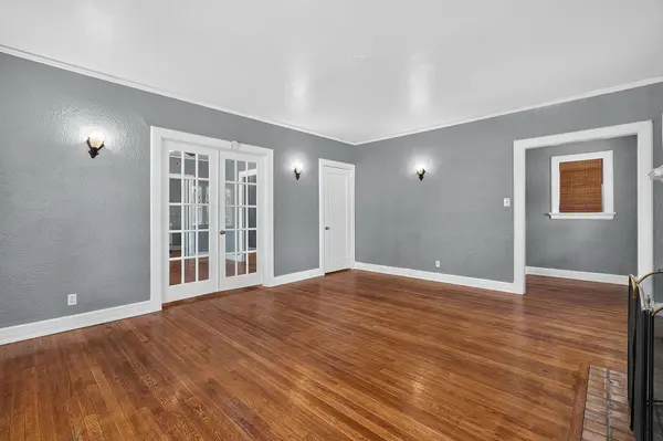 210 E Cedar ST, Seguin, TX 78155