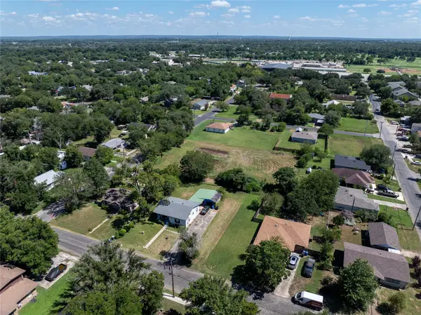 761 Mitchell Ave, Seguin, TX 78155