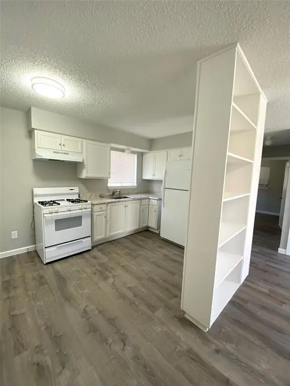 404 Swanee DR #B, Austin, TX 78752