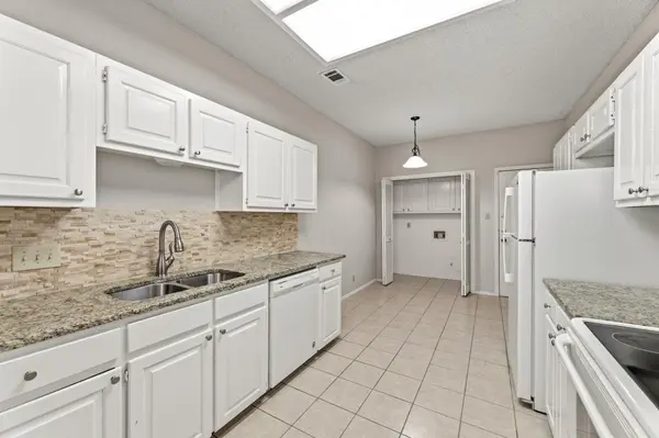 5737 N Scout Island CIR, Austin, TX 78731