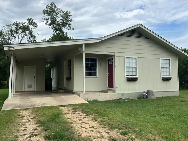 806 W 8th ST, Taylor, TX 76574