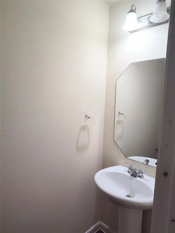103 Hawkins CT, Hutto, TX 78634