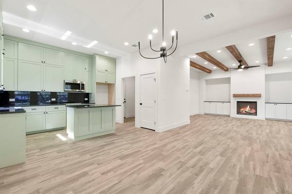 12 Wilson CIR, Wimberley, TX 78676