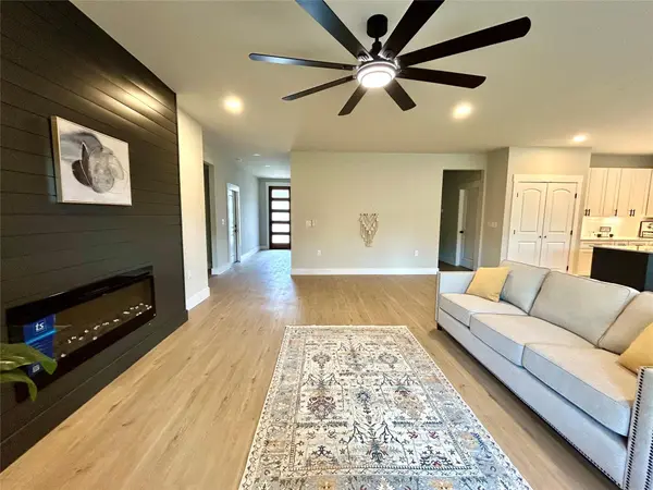 104 Waimanalo LN, Bastrop, TX 78602