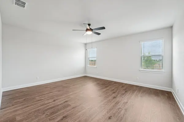 501 W Luna Blue LN, Jarrell, TX 76537