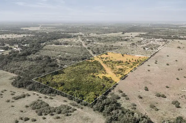 625 Callihan RD, Luling, TX 78648