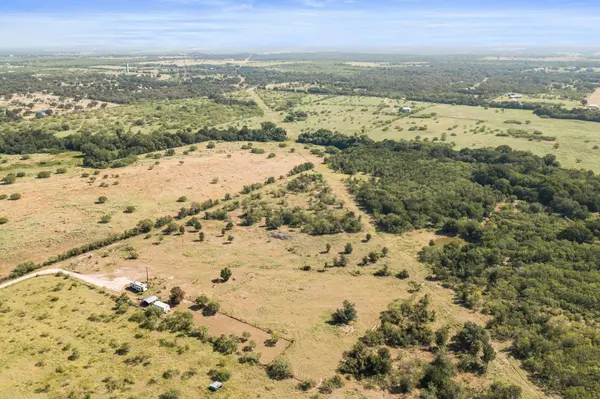 625 Callihan RD, Luling, TX 78648