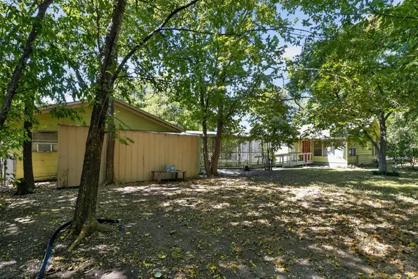 316 Guadalupe ST, Lockhart, TX 78644