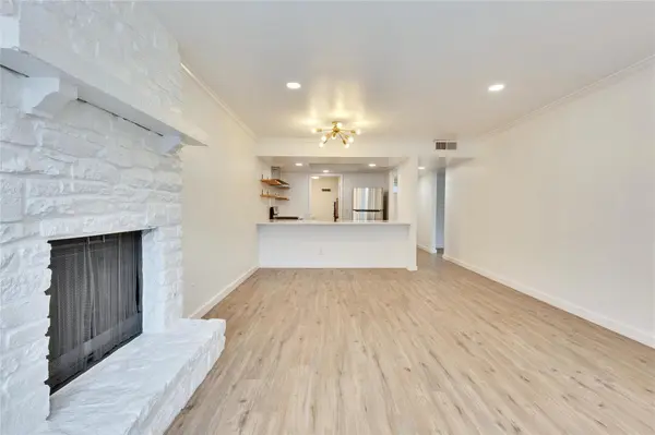 6910 Lovely LN, Austin, TX 78744