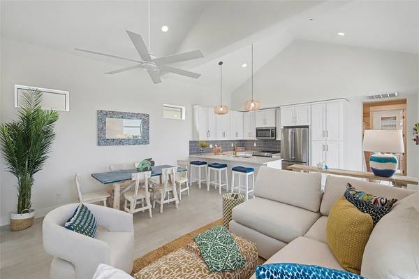 106 Porto Villageo DR, Port Aransas, TX 78373