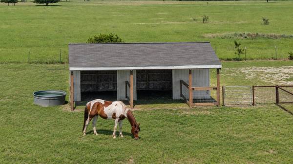 1060 Hackberry RD, Salado, TX 76571
