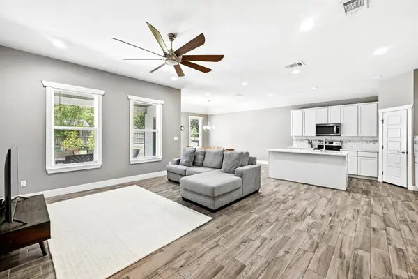 210 Tahitian Drive DR, Bastrop, TX 78602