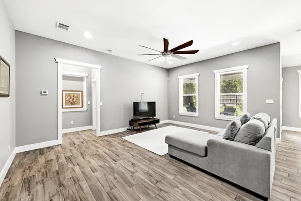 210 Tahitian Drive DR, Bastrop, TX 78602